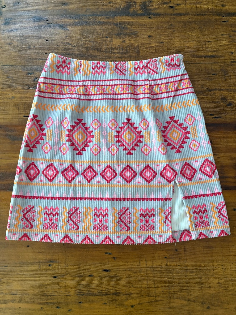 Savanna Jane NWT Ribbed Skirt
Womens Aztec Print
Side Zip Sz S